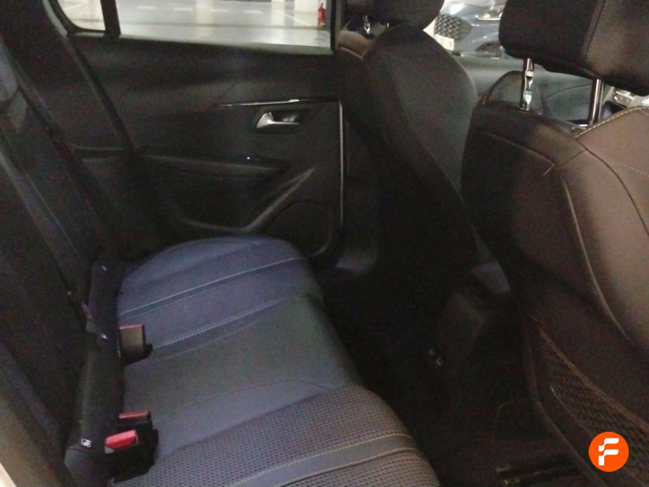 Foto Peugeot 208 13
