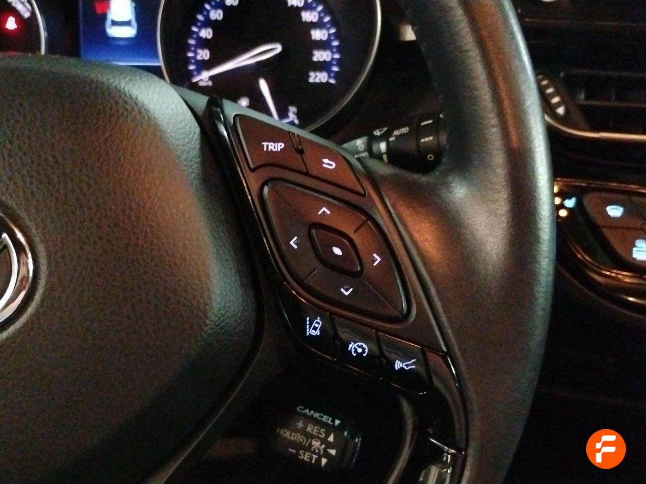 Foto Toyota C-HR 11