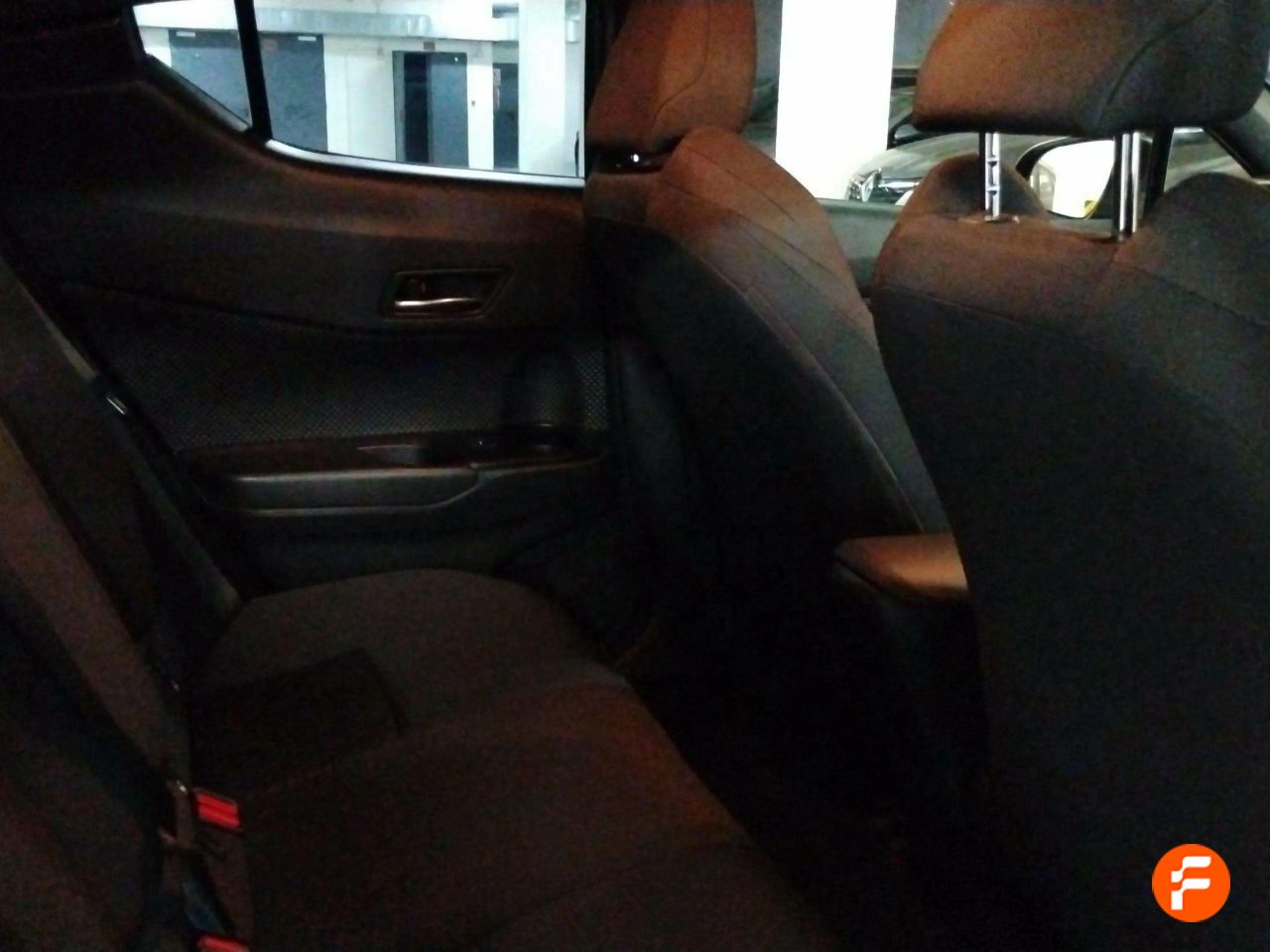 Foto Toyota C-HR 19