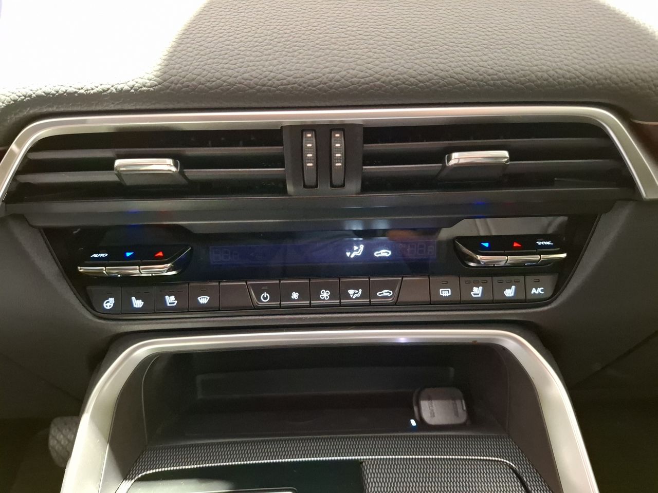 Foto Mazda CX-60 22
