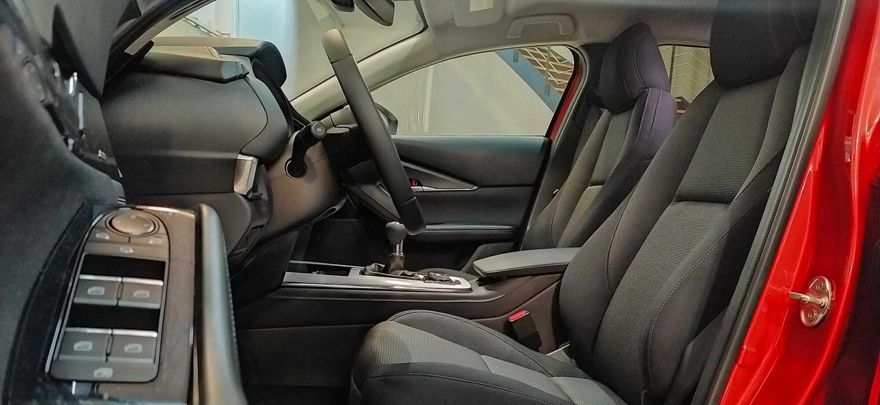Foto Mazda CX-30 11