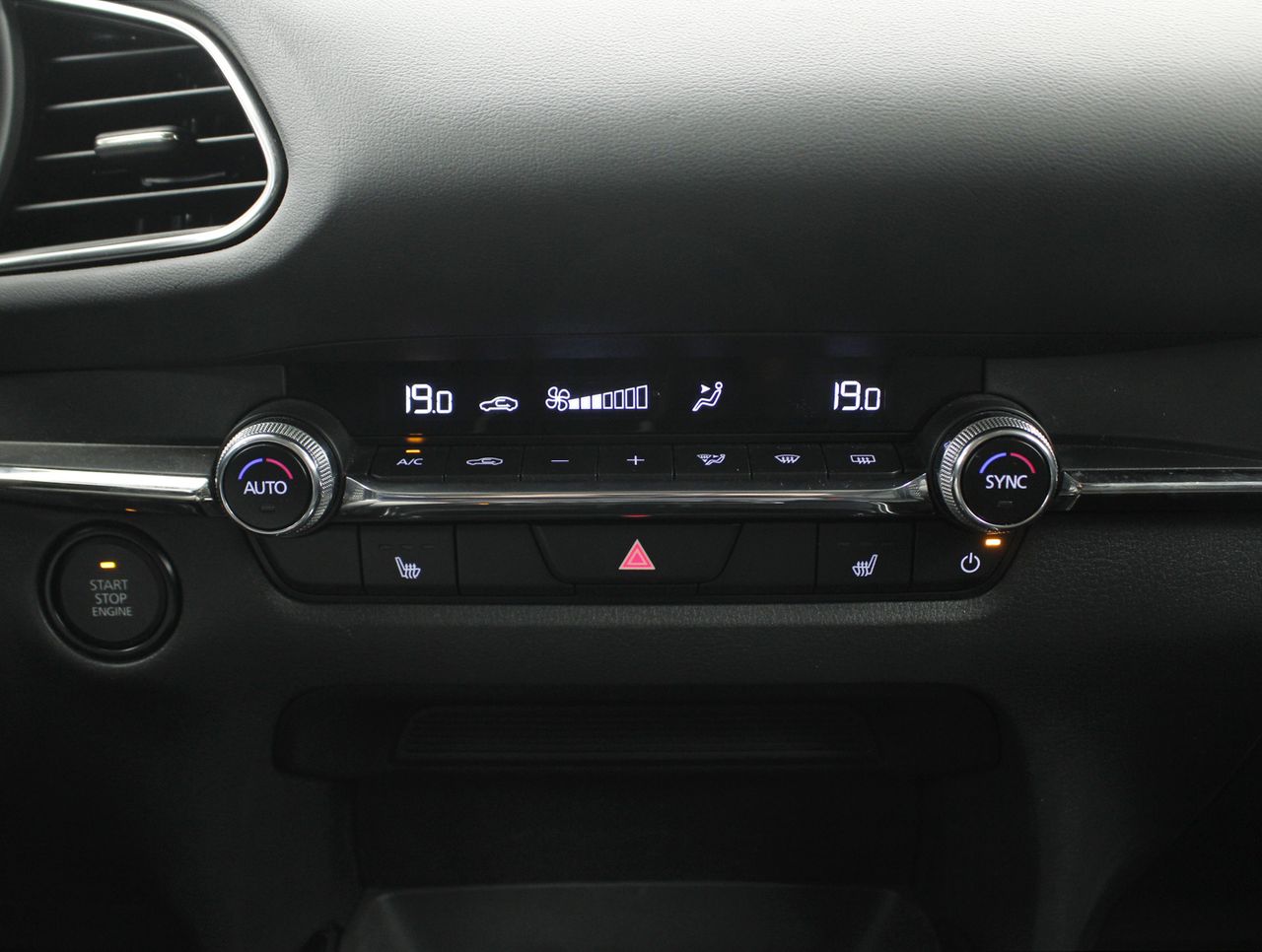 Foto Mazda CX-30 11