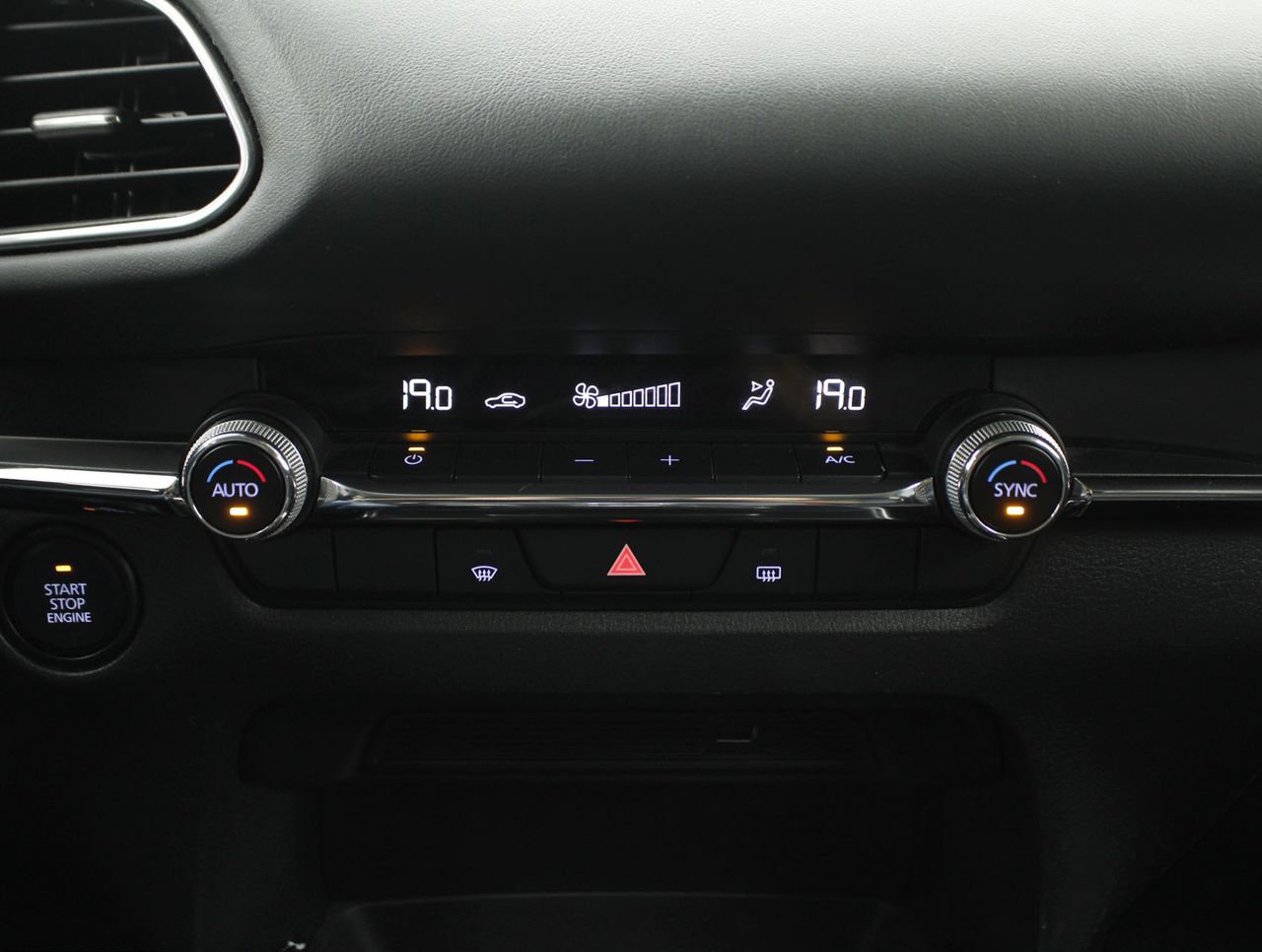 Foto Mazda CX-30 11
