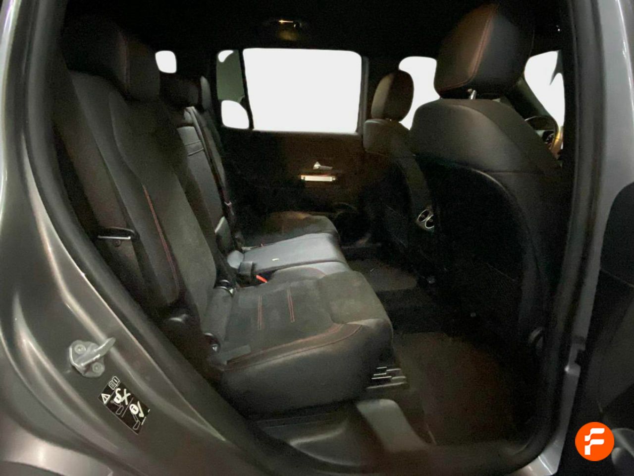 Foto Mercedes-Benz Clase GLB 14