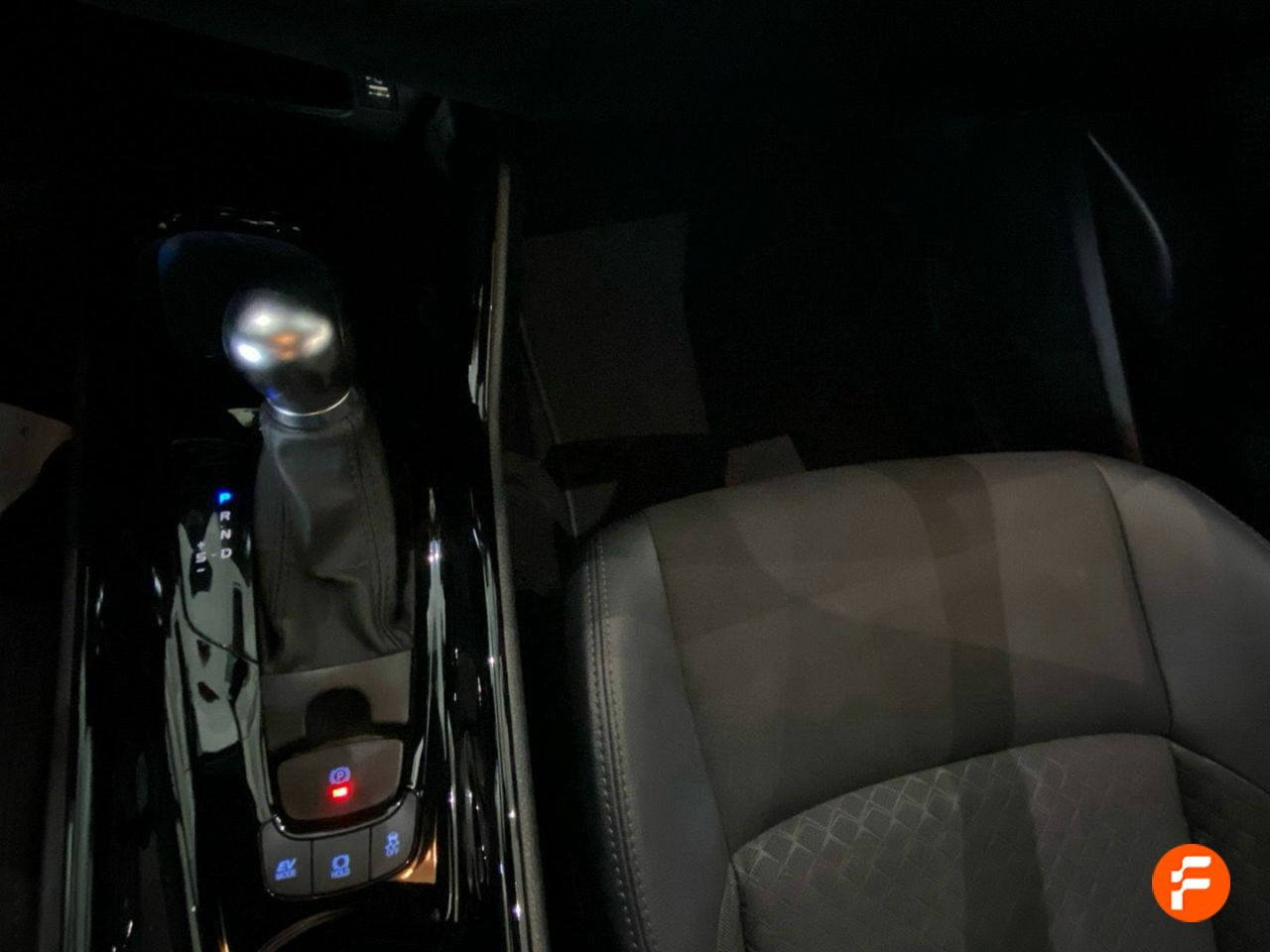 Foto Toyota C-HR 15