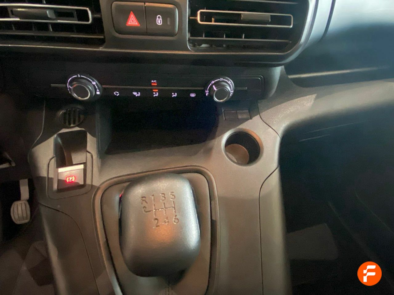 Foto Peugeot Rifter 16