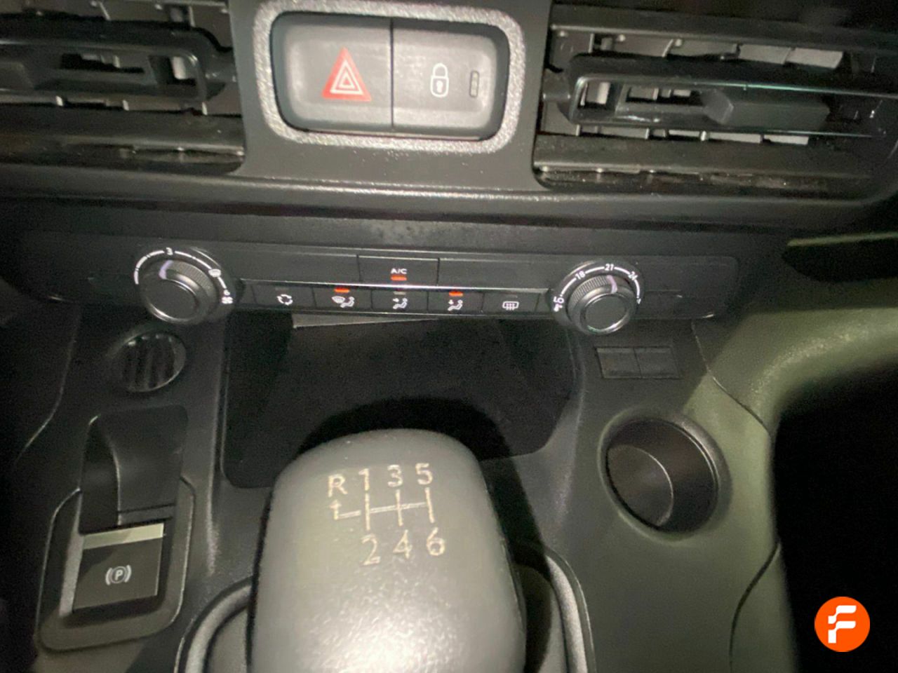 Foto Peugeot Rifter 15