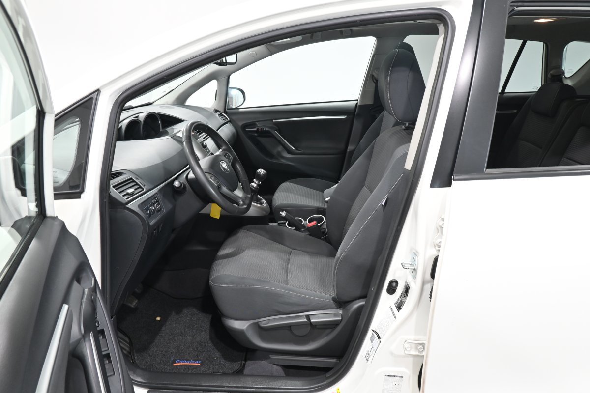 Foto Toyota Corolla Verso 10