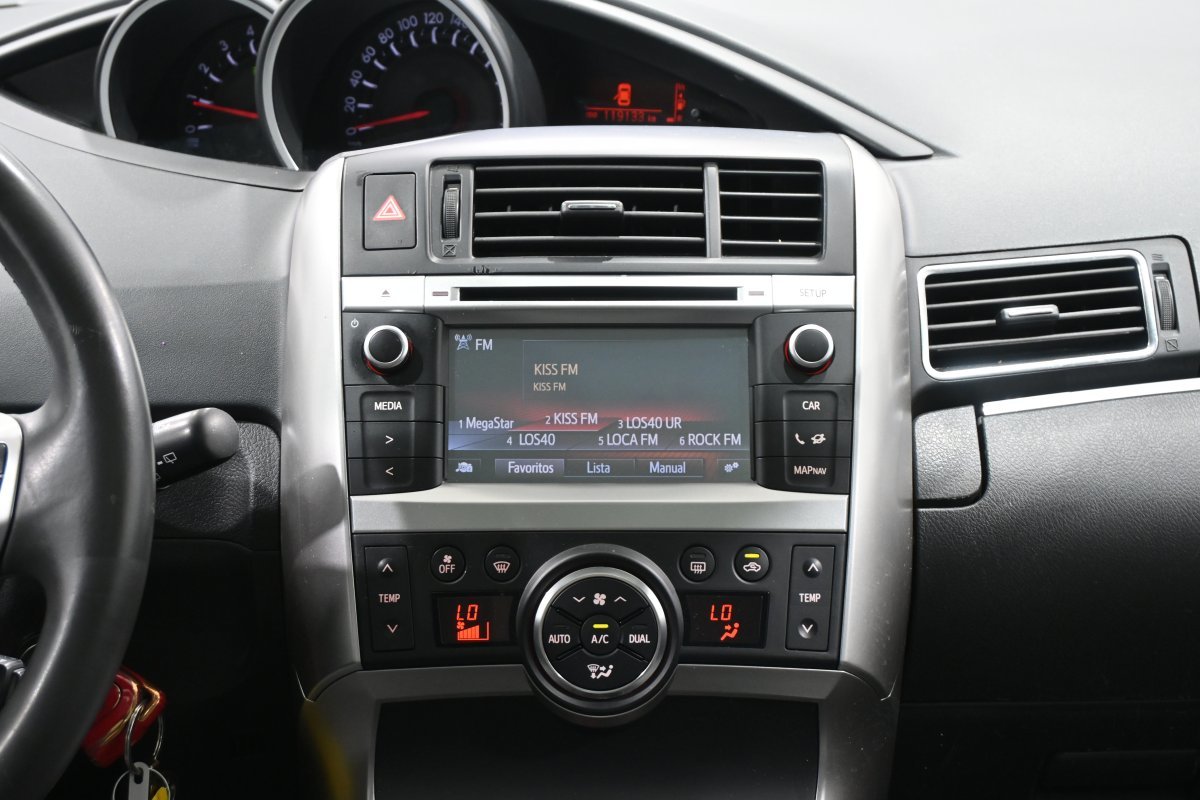 Foto Toyota Corolla Verso 15