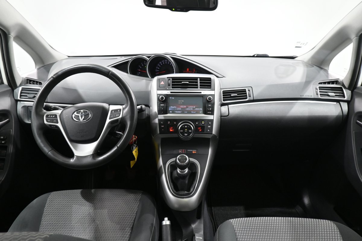 Foto Toyota Corolla Verso 17