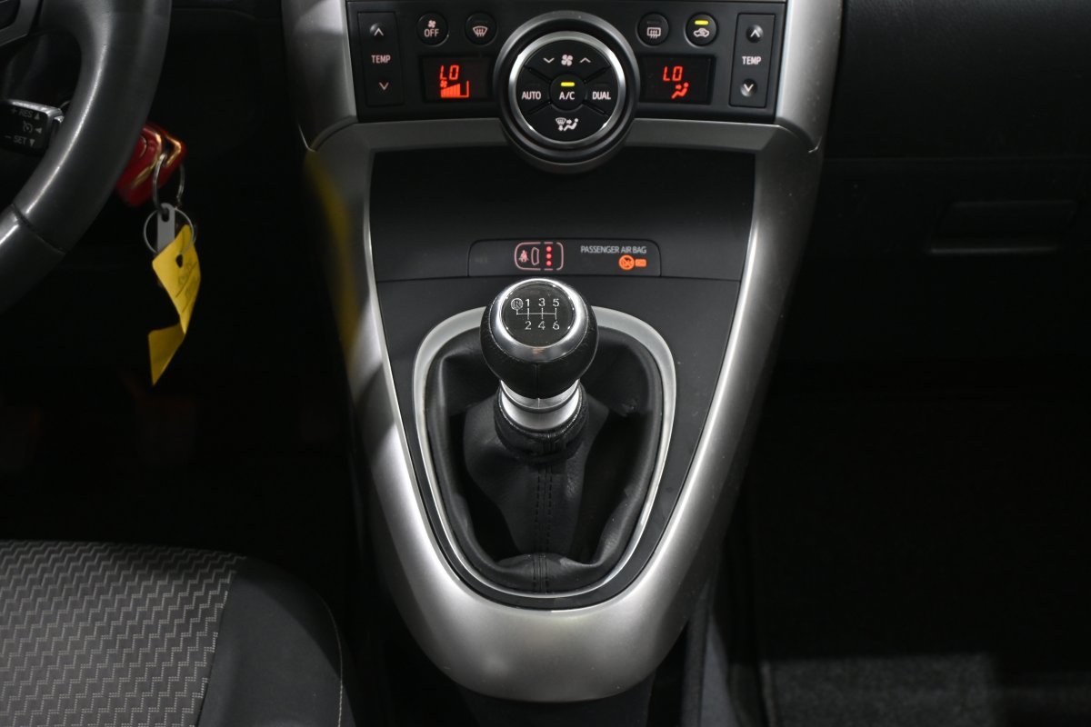 Foto Toyota Corolla Verso 19