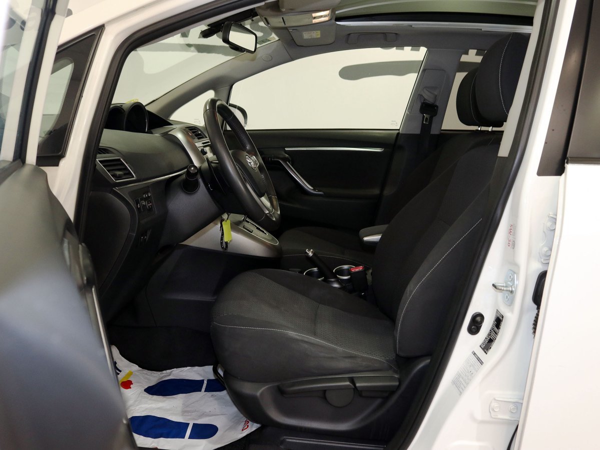 Foto Toyota Corolla Verso 13