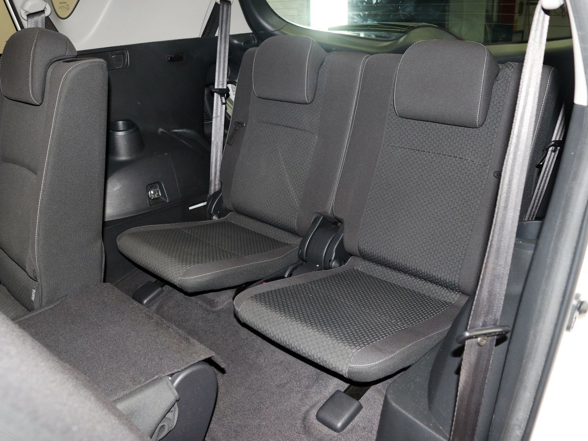 Foto Toyota Corolla Verso 15