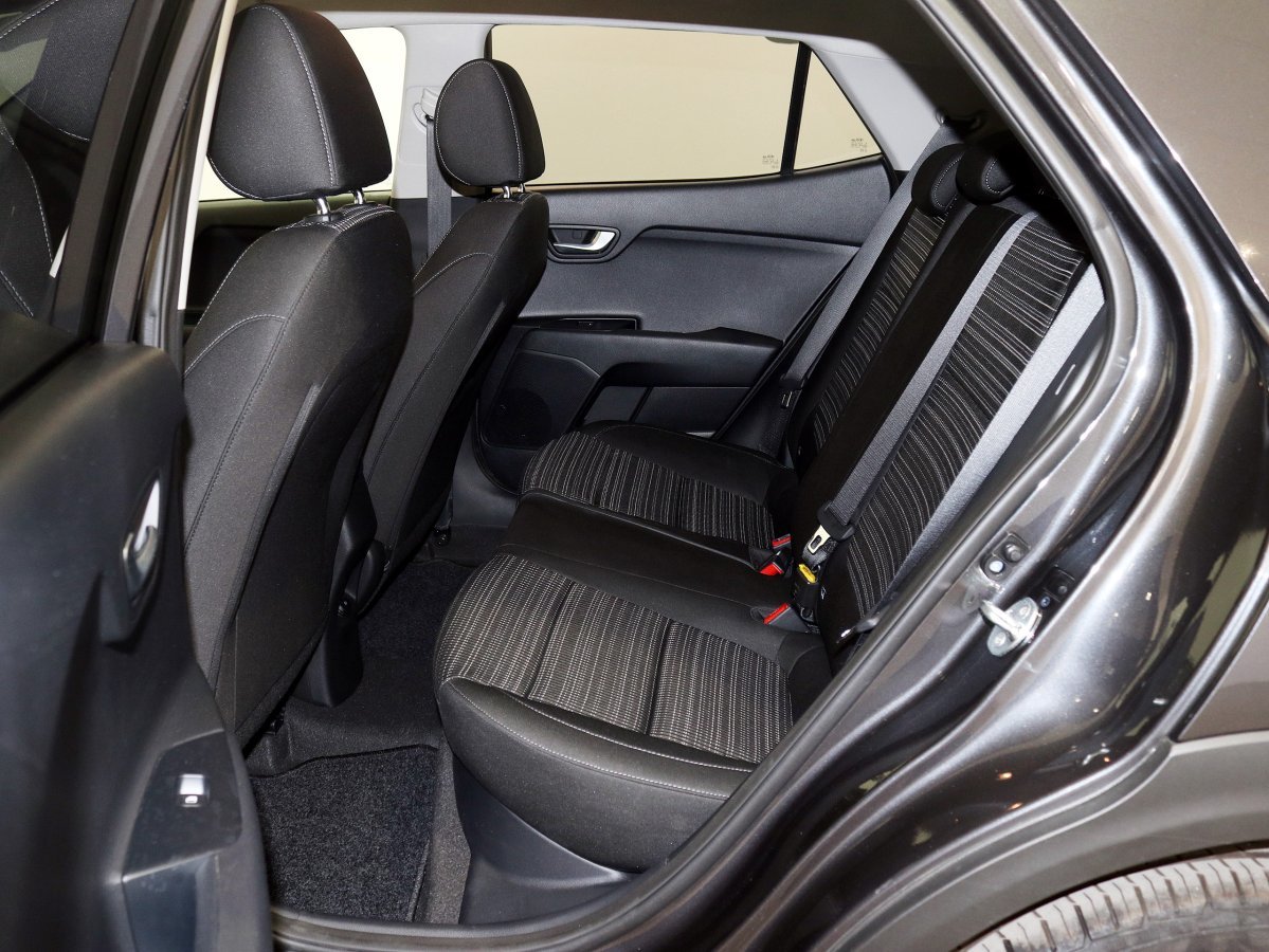 Foto Kia Stonic 14