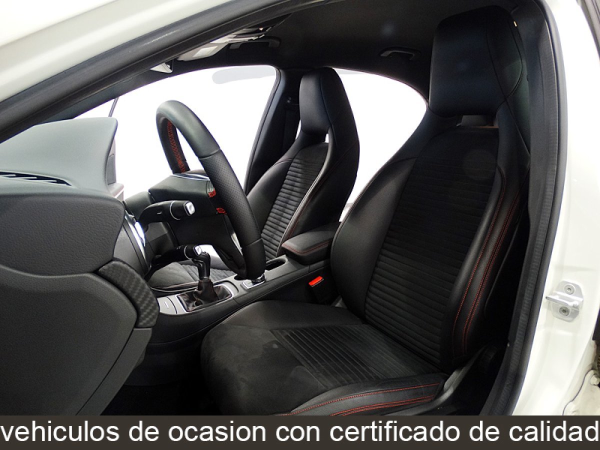 Foto Mercedes-Benz Clase A 18