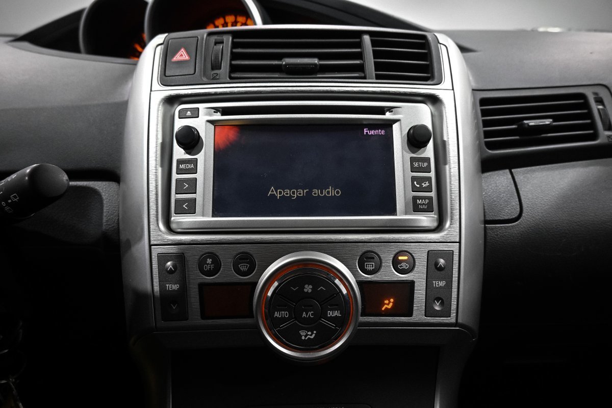 Foto Toyota Corolla Verso 13