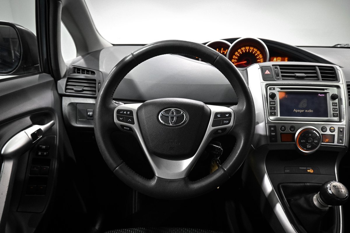 Foto Toyota Corolla Verso 16