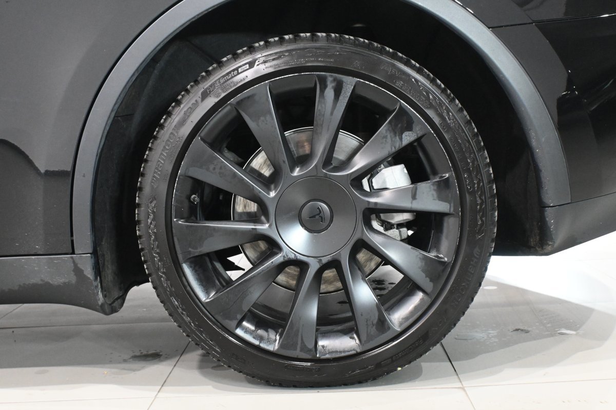 Foto Tesla Model Y 24