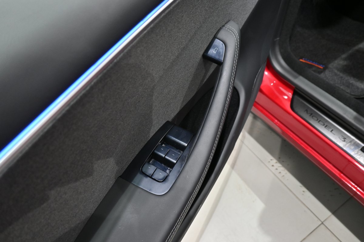 Foto Tesla Model 3 25